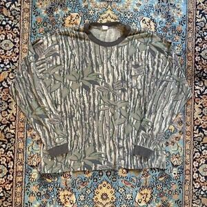 Vintage 90s Camo Long Sleeve shirt  Measure 23.5x27